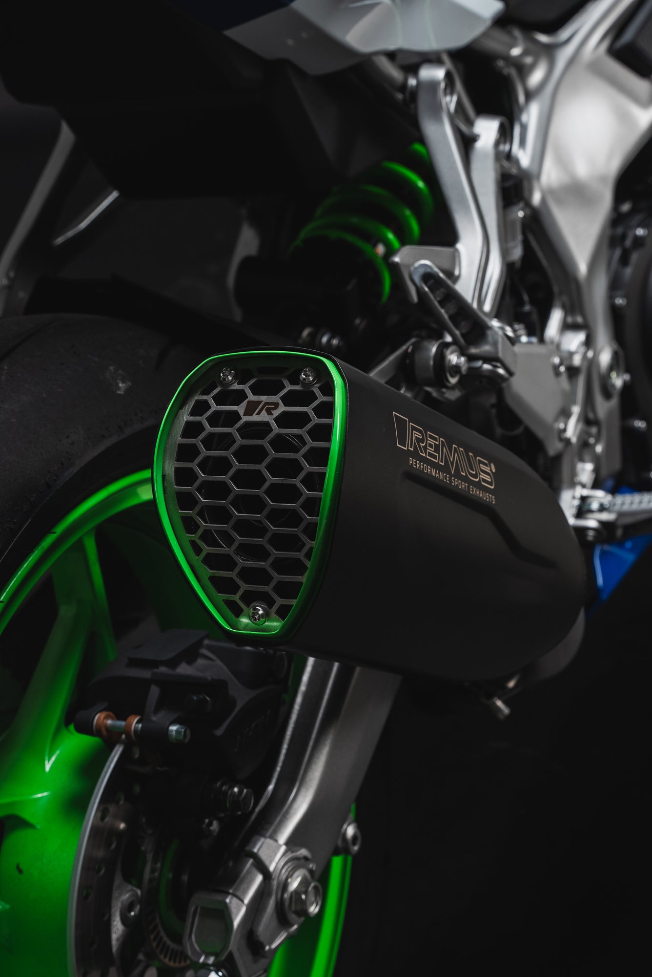 Remus Nxt stainless steel black racing slip-on for KAWASAKI ZX4 R/RR 2024