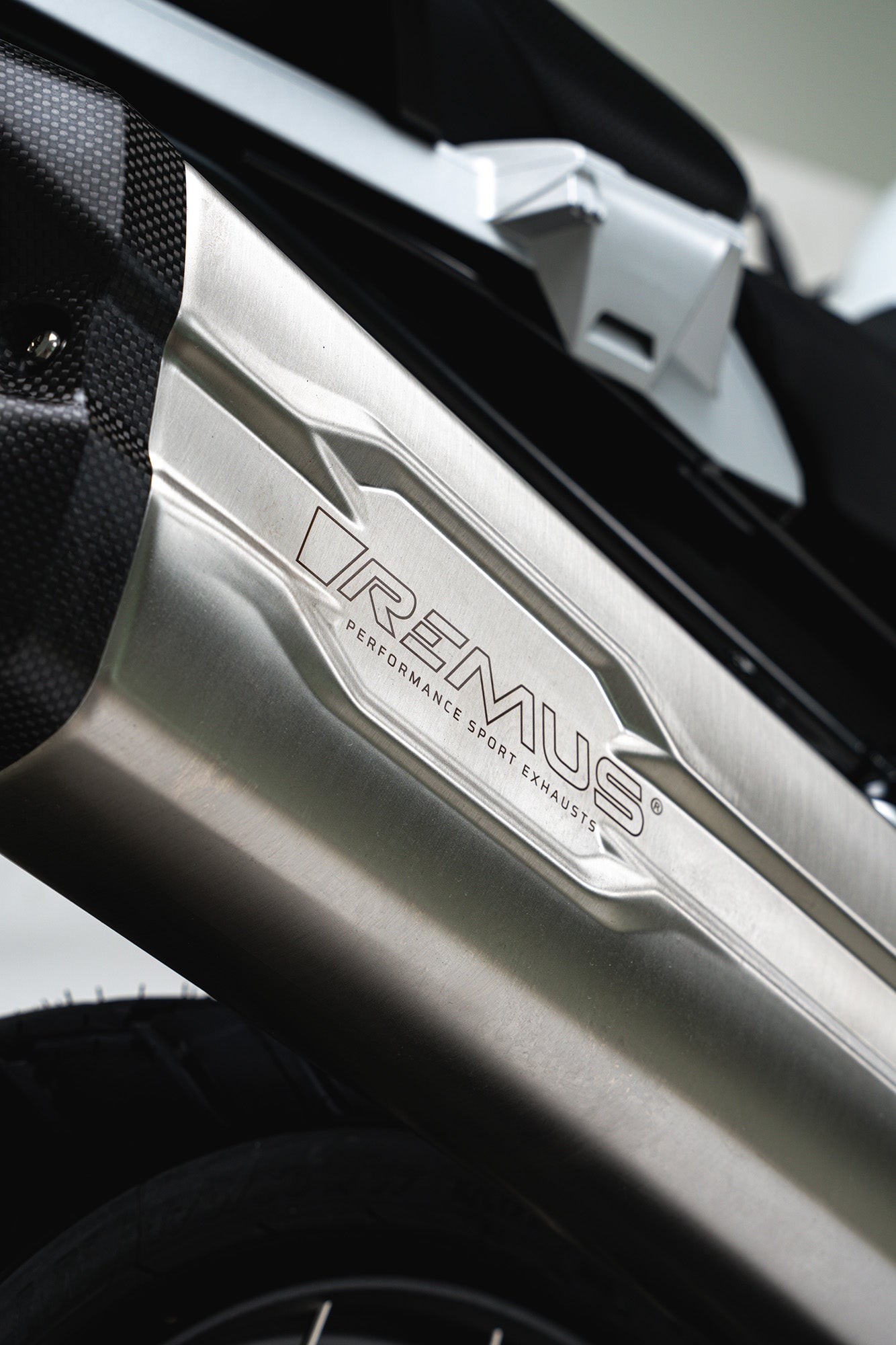 Remus 8 2.0 stainless steel matt racing slip-on for BMW R 1250 GS /ADVENTURE 2019-2023