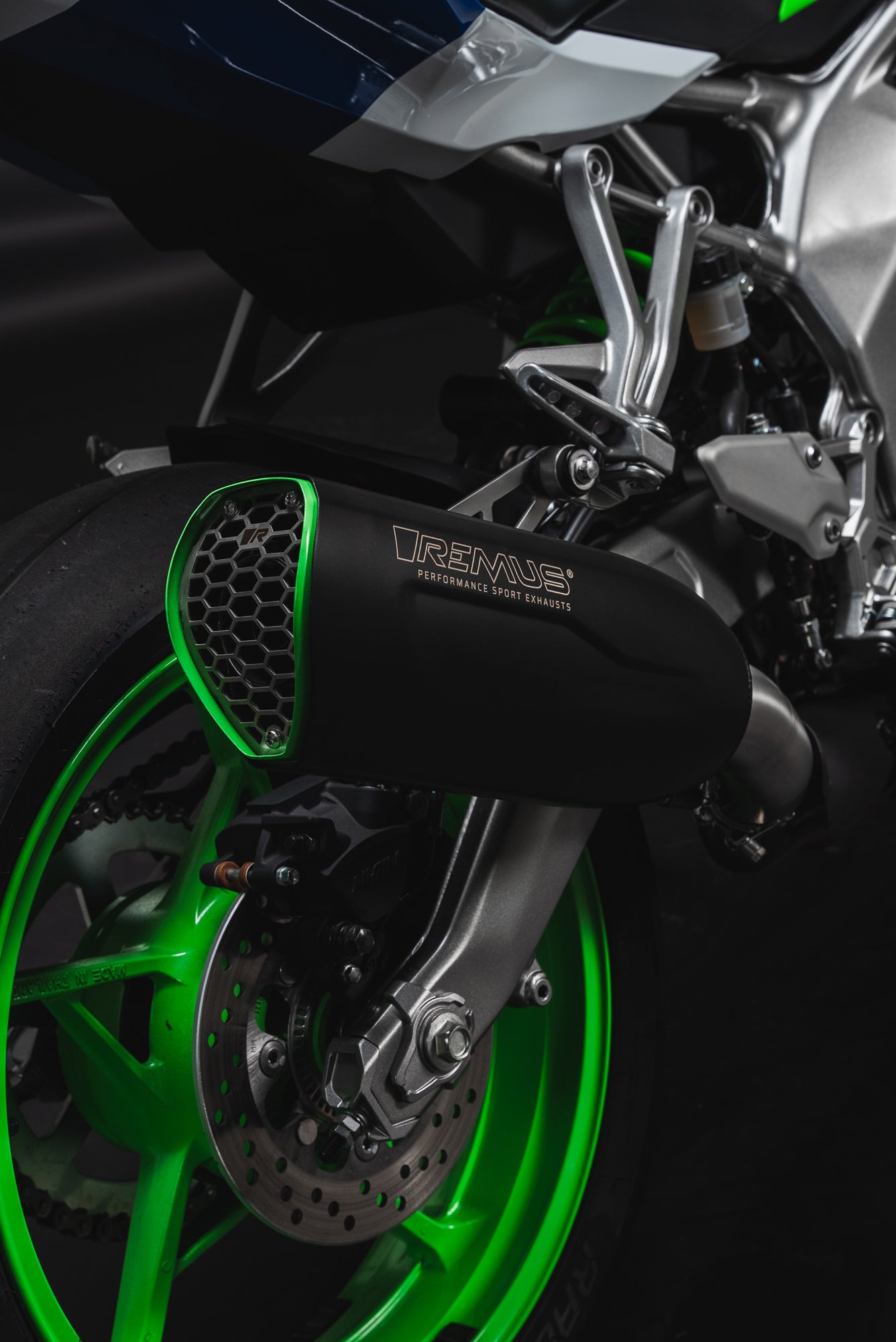 Remus Nxt stainless steel black EC- approved slip-on for KAWASAKI ZX4 R/RR 2024